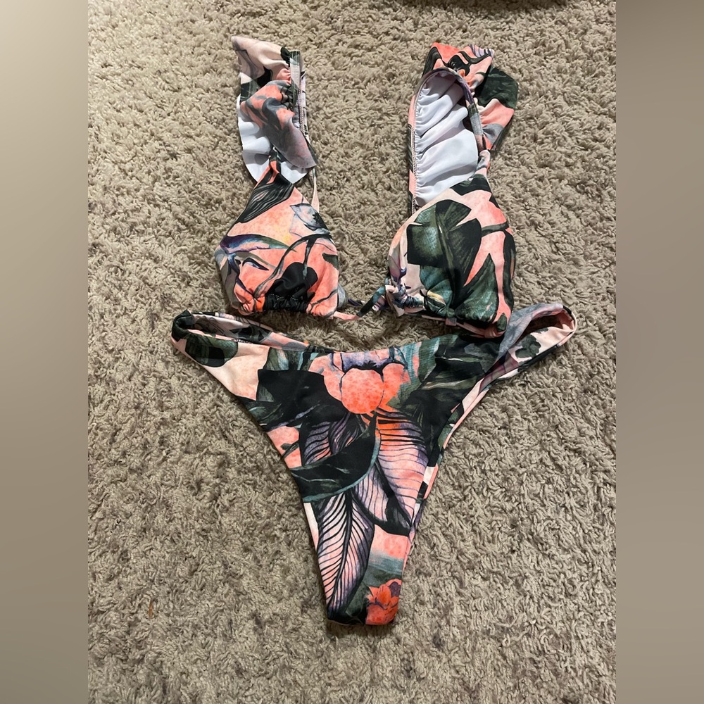 NWOT Tropical Ruffle SHEIN Bikini - Picture 1 of 3